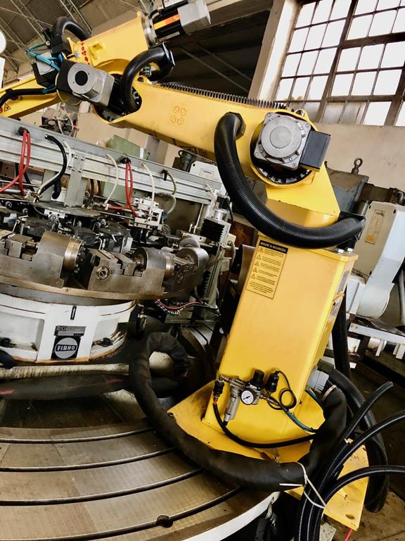 Robot industriale in azione